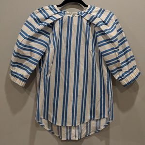 Puffy shoulder blouse